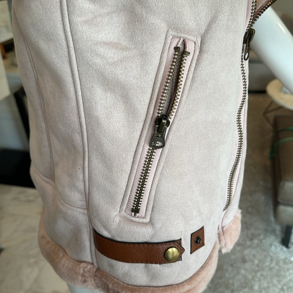 Cozy Pink Faux Suede Fleece Lined Vest Size Medium - Picture 6 of 13